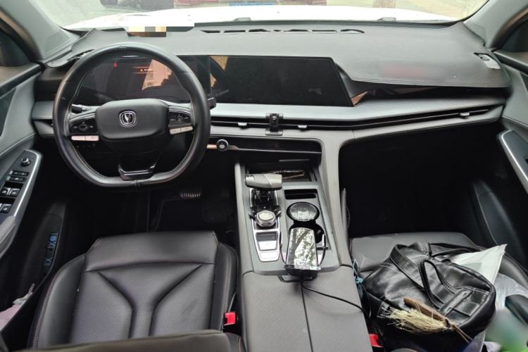 Used CHANGAN CS75 PLUS 2022 Second-Generation 2.0T Automatic Prestige Model Center Console