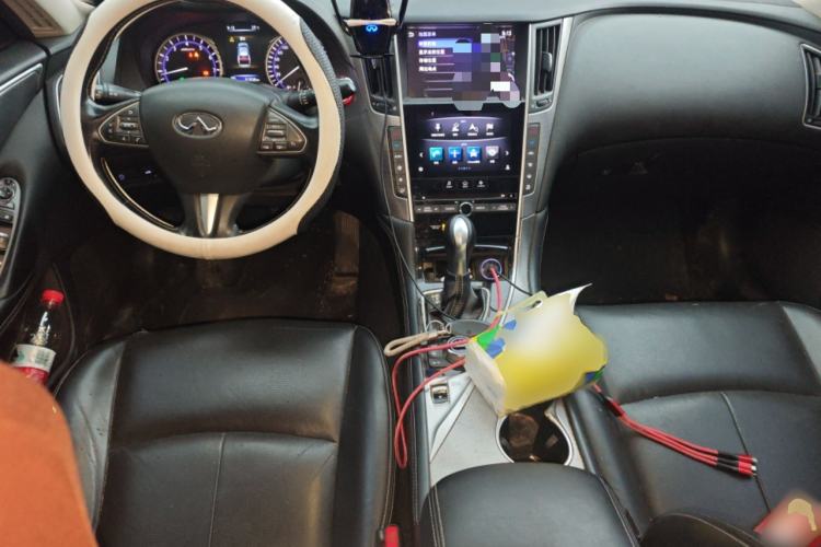 Used Infiniti Q50L 2016 2.0T Enjoyment Edition Center Console