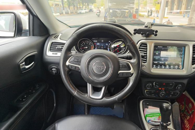 Used Jeep Compass 2017 200T Automatic Family Edition
