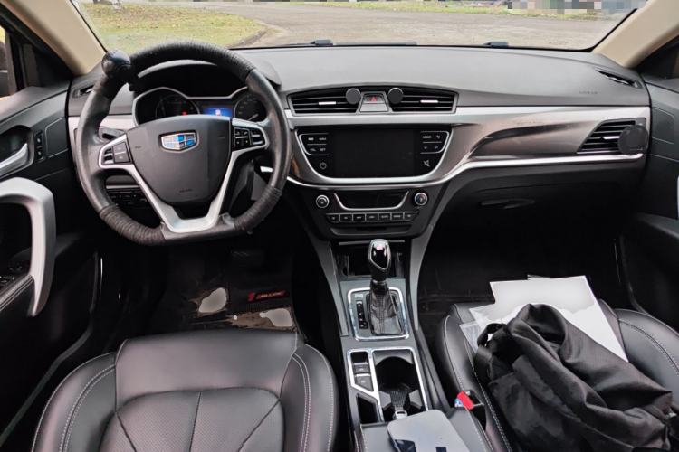 Used Geely Auto Emgrand 2017 Sedan Million Edition 1.5L CVT Upward Connectivity Version Center Console