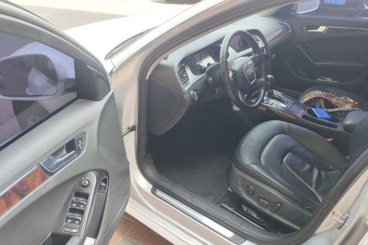 Used Audi A4L 2012 2.0 TFSI automatic Comfort trim level