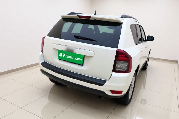 Used Jeep Compass 2014 2.0L two-wheel drive sport version Rear Right 45 Deg