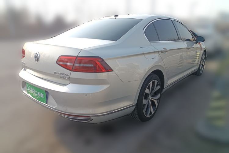 Used Volkswagen Magotan 2019 330TSI DSG Luxury Model China V Standard Rear Right 45 Deg