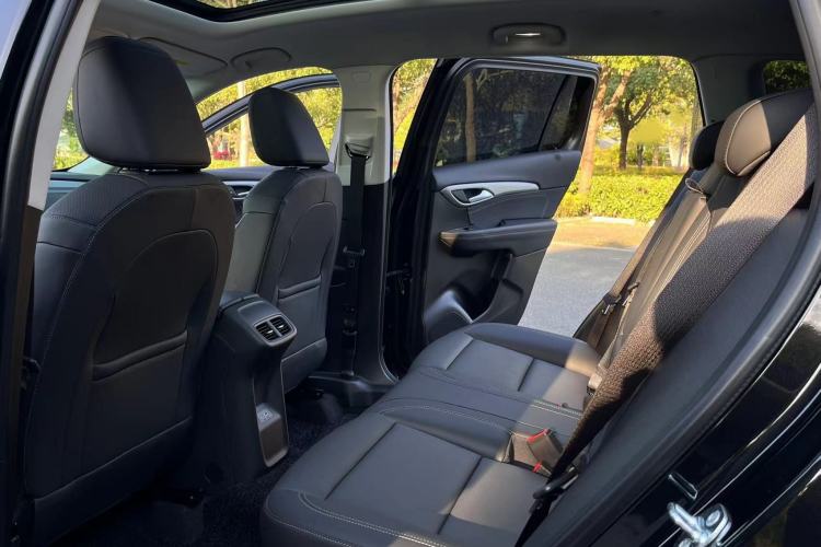 Used Buick Envision 2025 Encore Plus 28T Two-Wheel-Drive Platinum Edition