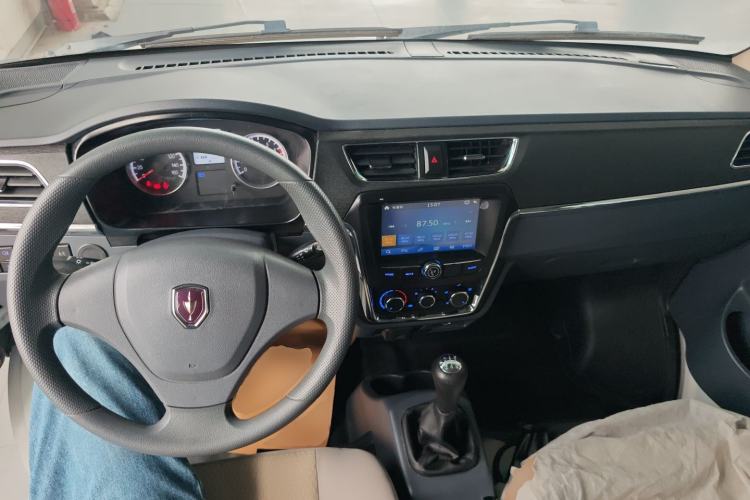 Used Jinbei Hiace X30 2021 1.5L Comfort Model Base Version (No Air Conditioning) Van China VI Standard SWC15M Center Console