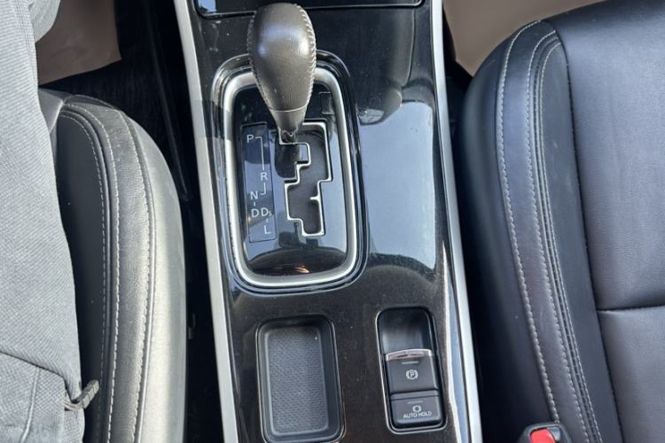 Used Mitsubishi Outlander 2019 2.0L Two-Wheel Drive Comfort Edition 5 Seats China VI Standard Interior 4