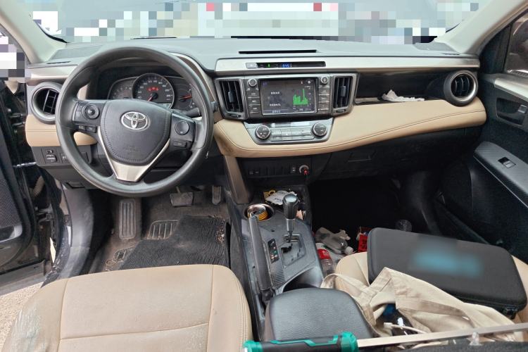 Used Toyota RAV4 2015 2.0L CVT Two-Wheel Drive Fashion Edition Center Console