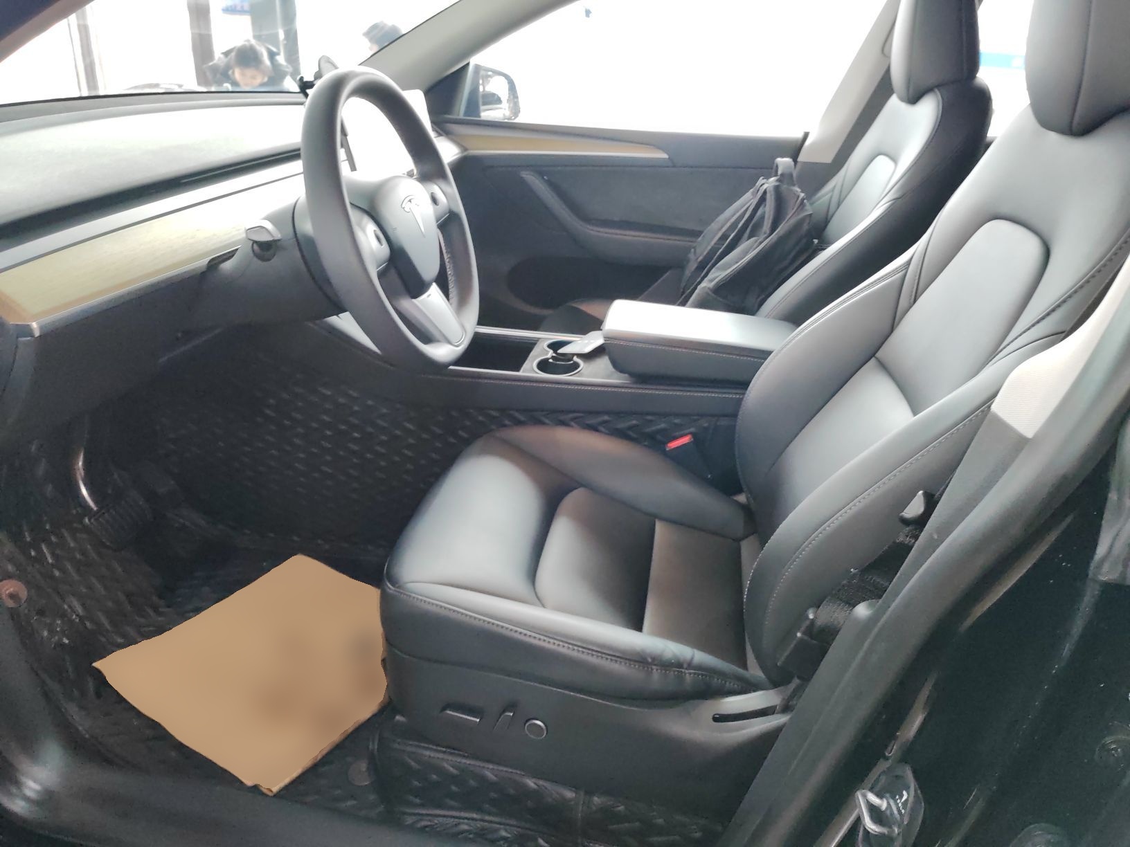 Переднее сиденье в автомобиле