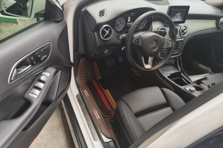 Used Mercedes-Benz GLA 2016 GLA 200 Sport Edition Driver Seat
