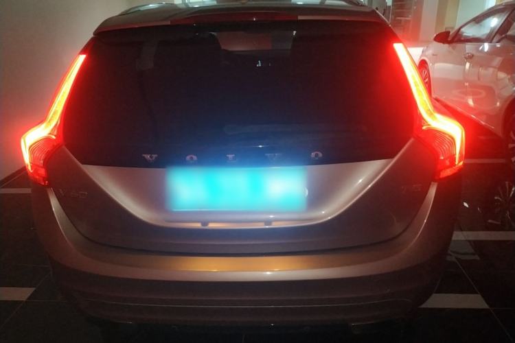 Used Volvo V60 2015 T5 Zhiyi Edition
