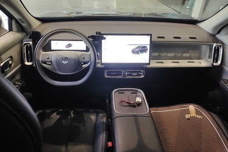 Used Leapmotor B10 2025 600 Joyful Edition Center Console