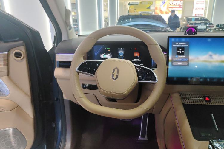 Used Hima AITO M7 2024 1.5T Intelligent Driving 4WD Ultra Version 6 Seats Steering Wheel