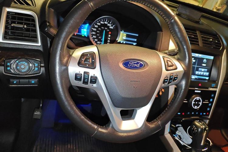 Used Ford Explorer 2013 3.5L Deluxe Model
