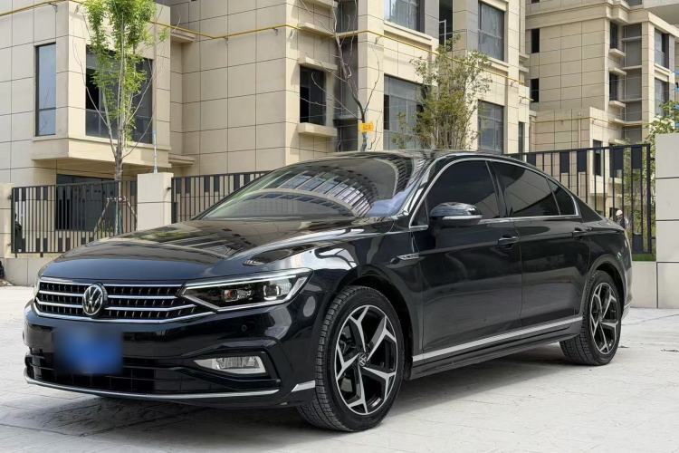 Used Volkswagen Magotan 2023 2 Million Units Commemorative Edition 330TSI DSG Luxury Version Front Left 45 Deg