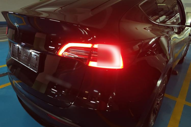 Used Tesla Model Y 2023 Rear-Wheel-Drive Version Right Rear Taillight