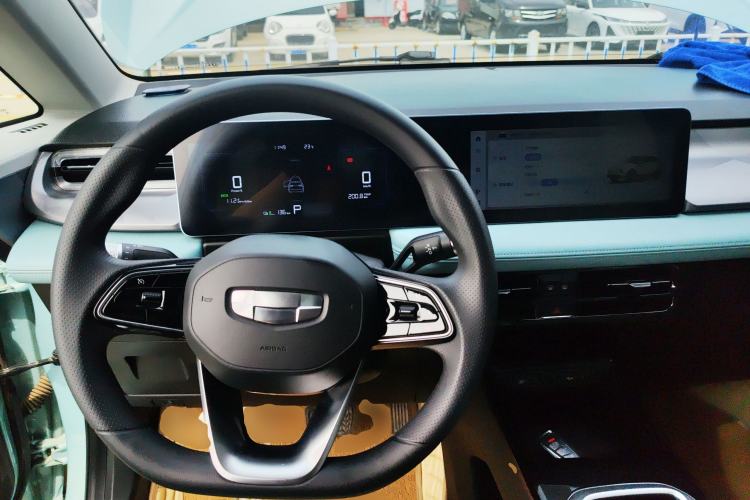 Used Geometry E Firefly 2024 301km Starlight Center Console