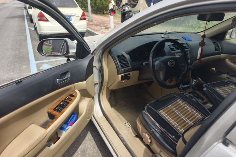 Used BYD F6 2011 Golden Edition 2.0L CVT Deluxe Model
