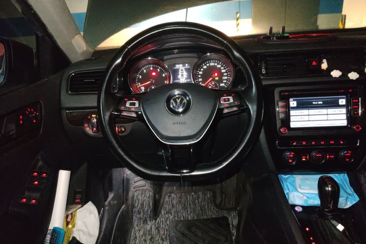 Used Volkswagen Sagitar 2015 230TSI Automatic Luxury Model
