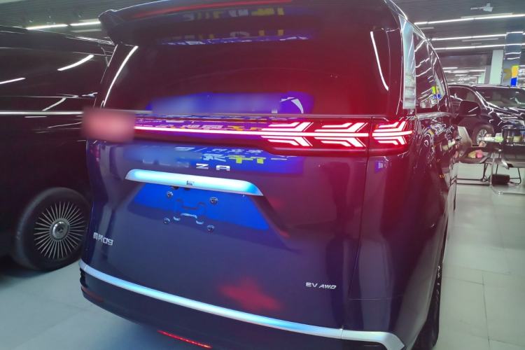 Used Denza D9 2022 EV 600 Four-Wheel Drive Flagship Model