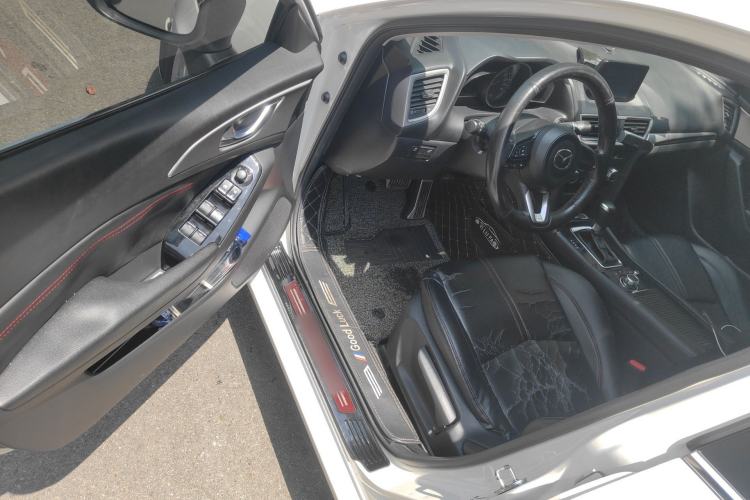 Used Mazda 3 Axela 2017 Sedan 1.5L Automatic Luxury Model Emission Standard China V