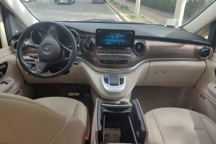 Used Mercedes-Benz V-Class 2020 V 260 Prestige Edition Center Console