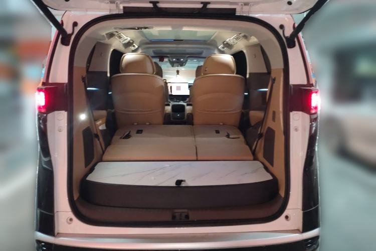 Used Denza D9 2022 DM-i 1040 Prestige Model