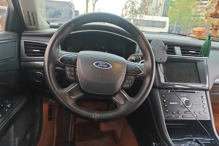 Used Ford Taurus 2015 EcoBoost 245 Luxury Model Steering Wheel