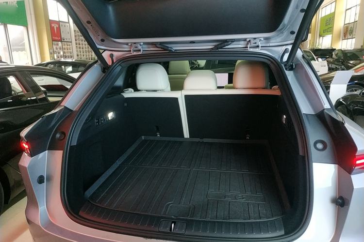 Used Li Auto i6 2025 Model Four-Wheel-Drive Standard Type Trunk