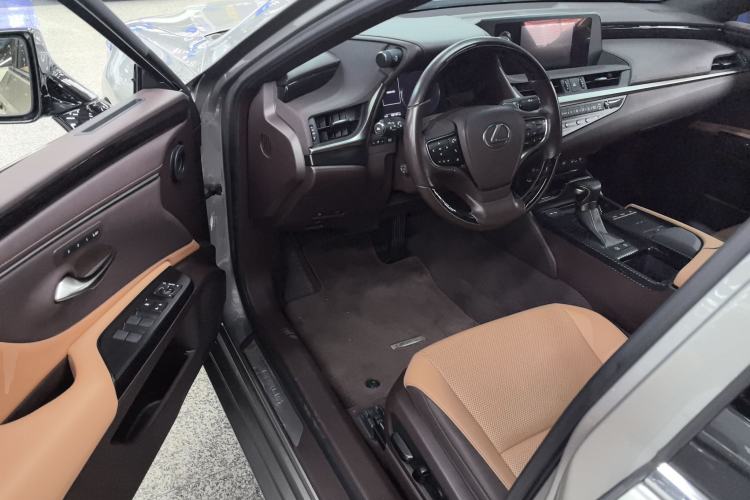 Used Lexus ES 2020 200 Luxury Edition Driver Seat