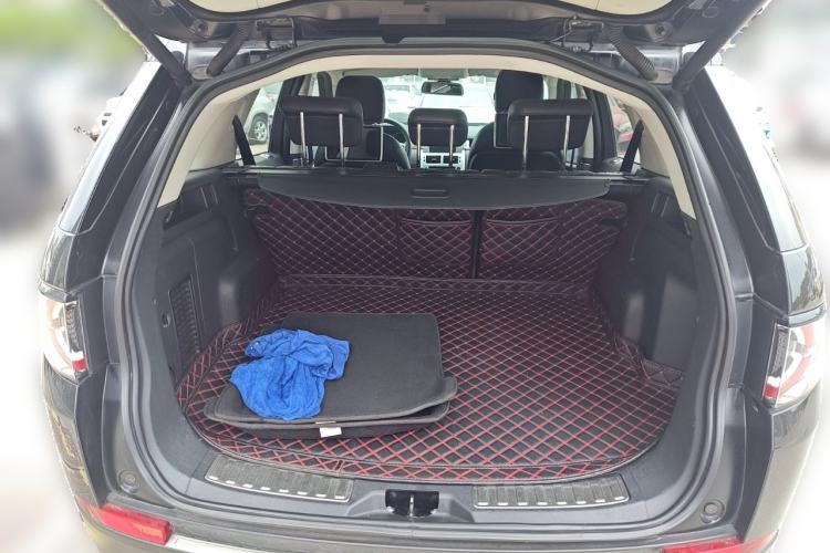 Used Land Rover Discovery Sport 2017 2.0T SE Trunk