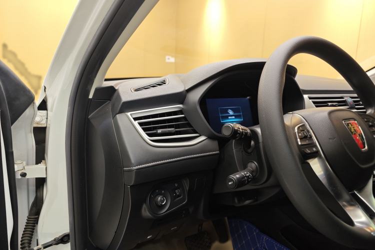 Used Roewe i5 2020 1.5L Automatic 4G Connect Luxury Flagship Edition Interior 5