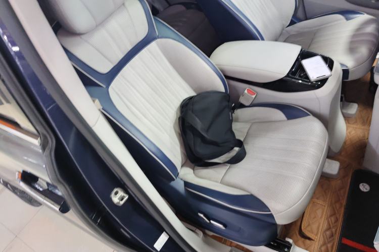 Used Roewe iMAX8 2022 400TGI Celebration Edition
