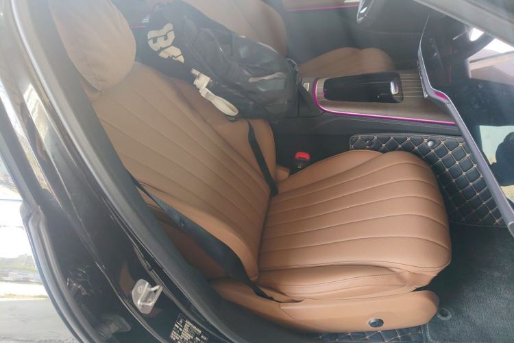 Used Mercedes-Benz E-Class New Energy 2024 E 350 e L Plug-in Hybrid Sedan Right Front Seat