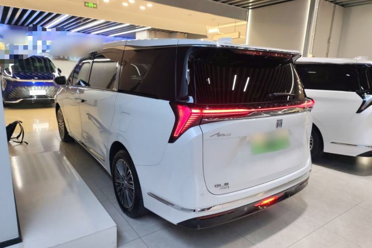 Used Buick GL8 New Energy 2024 Lu Zun Deluxe Edition 7-Seater Exterior 2