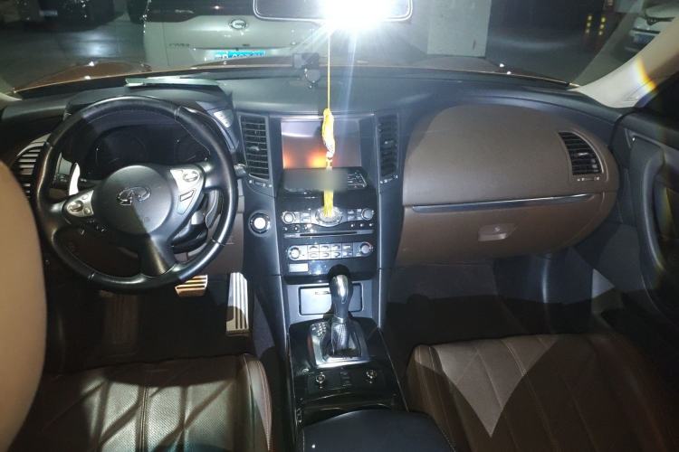 Used Infiniti QX70 2013 3.7L Standard Edition Center Console