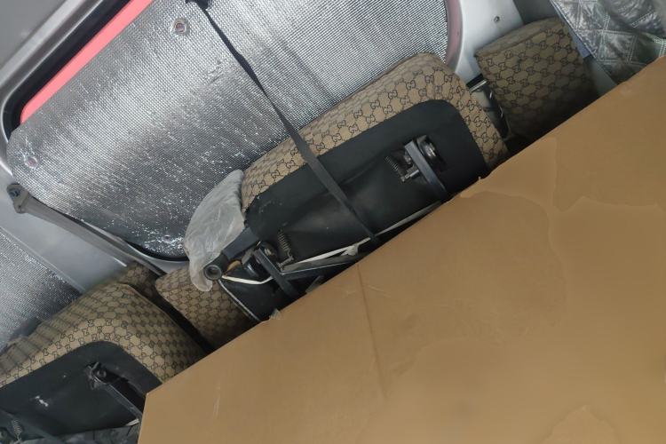 Used Dongfeng Yufeng 2021 2.3T V9 Logistics Vehicle Long Wheelbase Mid-Roof Design 6-9 Seats China V Emission Standard WP2.3 Left Rear Seat