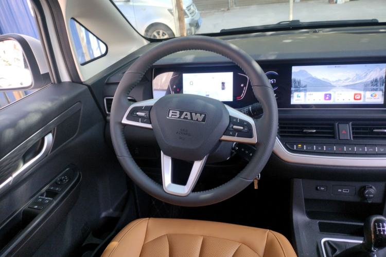 Used BAW Ruisheng Ace M7 2025 2.0L Manual Long Wheelbase Luxury Version 9 Seats Steering Wheel