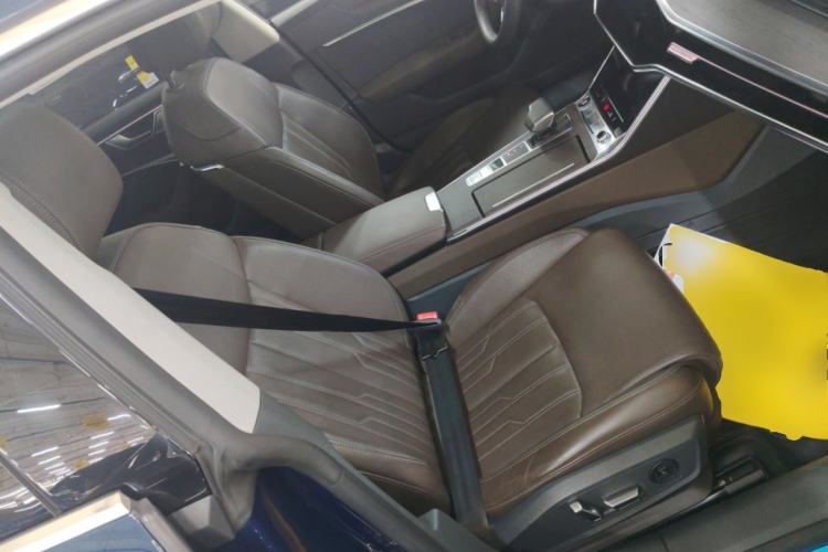 Used Audi A7L 2022 55 TFSI quattro S-line Zhiyuan Crystal Flow Package
