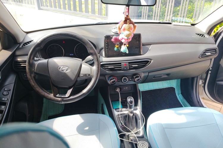 Used Hyundai Celesta 2018 1.6L Automatic GL Enjoyment Edition China VI compliant Center Console