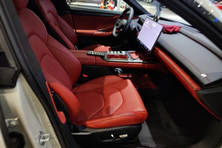 Used Xiaomi Auto SU7 2024 Four-Wheel Drive Ultra-Long Range Advanced Intelligent Driving Max Edition Right Front Seat