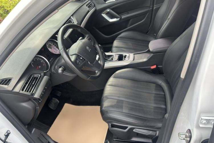 Used Peugeot 408 2020 360THP 10th Anniversary Premium Edition Interior 4