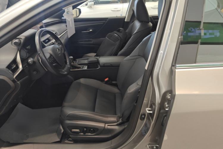 Used Lexus ES 2020 300h Premier Edition Left Front Seat