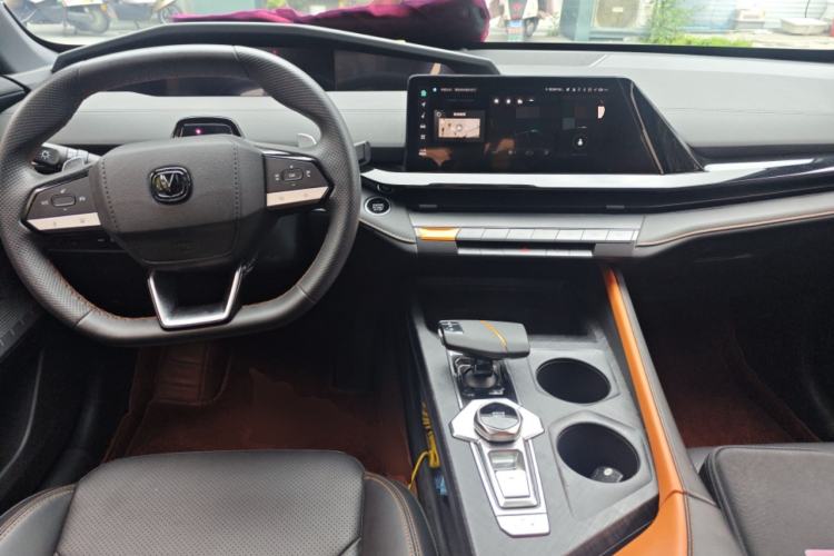 Used CHANGAN UNI-V 2022 1.5T Prestige Version Center Console