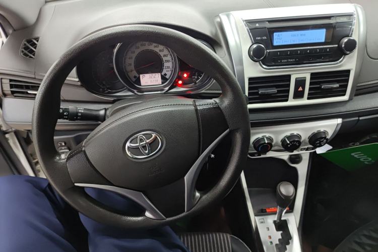 Used Toyota YARiS L Zhi Xuan 2015 1.5G Automatic Xuan Dong Sunroof Special Edition Center Console