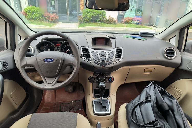 Used Ford Fiesta 2011 Sedan 1.5L Automatic Fashion Edition Center Console