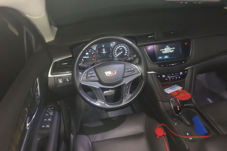 Used Cadillac XT5 2018 25T Luxury Model Steering Wheel