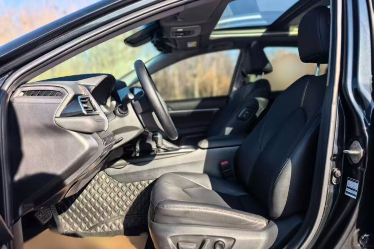 Used Toyota Camry 2021 2.5G Luxury Edition
