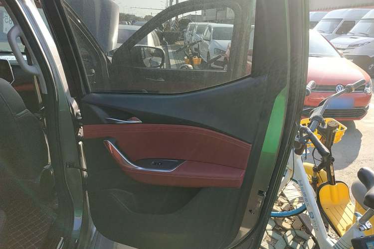 Used SAIC MAXUS T90 2021 2.0T Single-Turbo Automatic All-Wheel Drive High-Ride Elite Version with Extended Cargo Bed