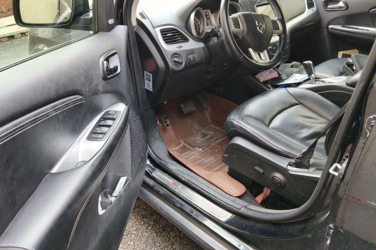 Used Dodge Journey 2013 2.4L Two-Wheel Drive Luxury Version