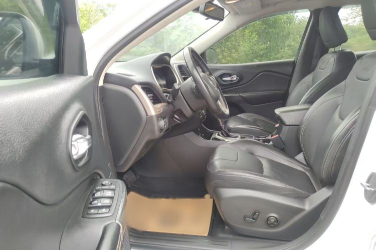 Used Jeep Cherokee 2017 2.0L Superior Edition